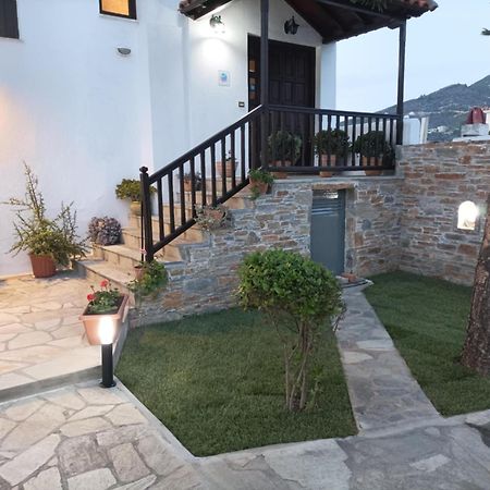 Nikolaos Studios Apartments Città di Skopelos Esterno foto