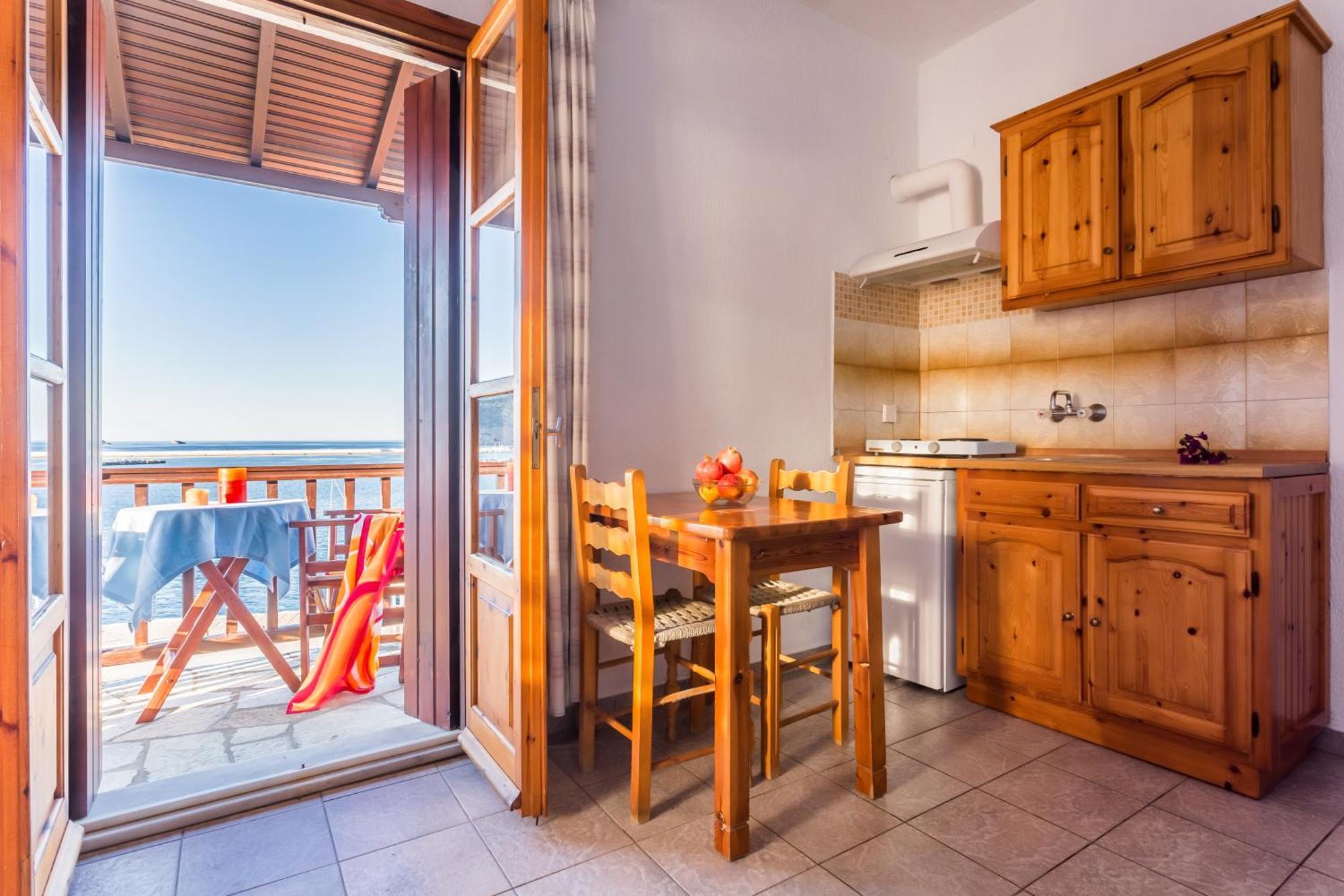 Nikolaos Studios Apartments Città di Skopelos Esterno foto