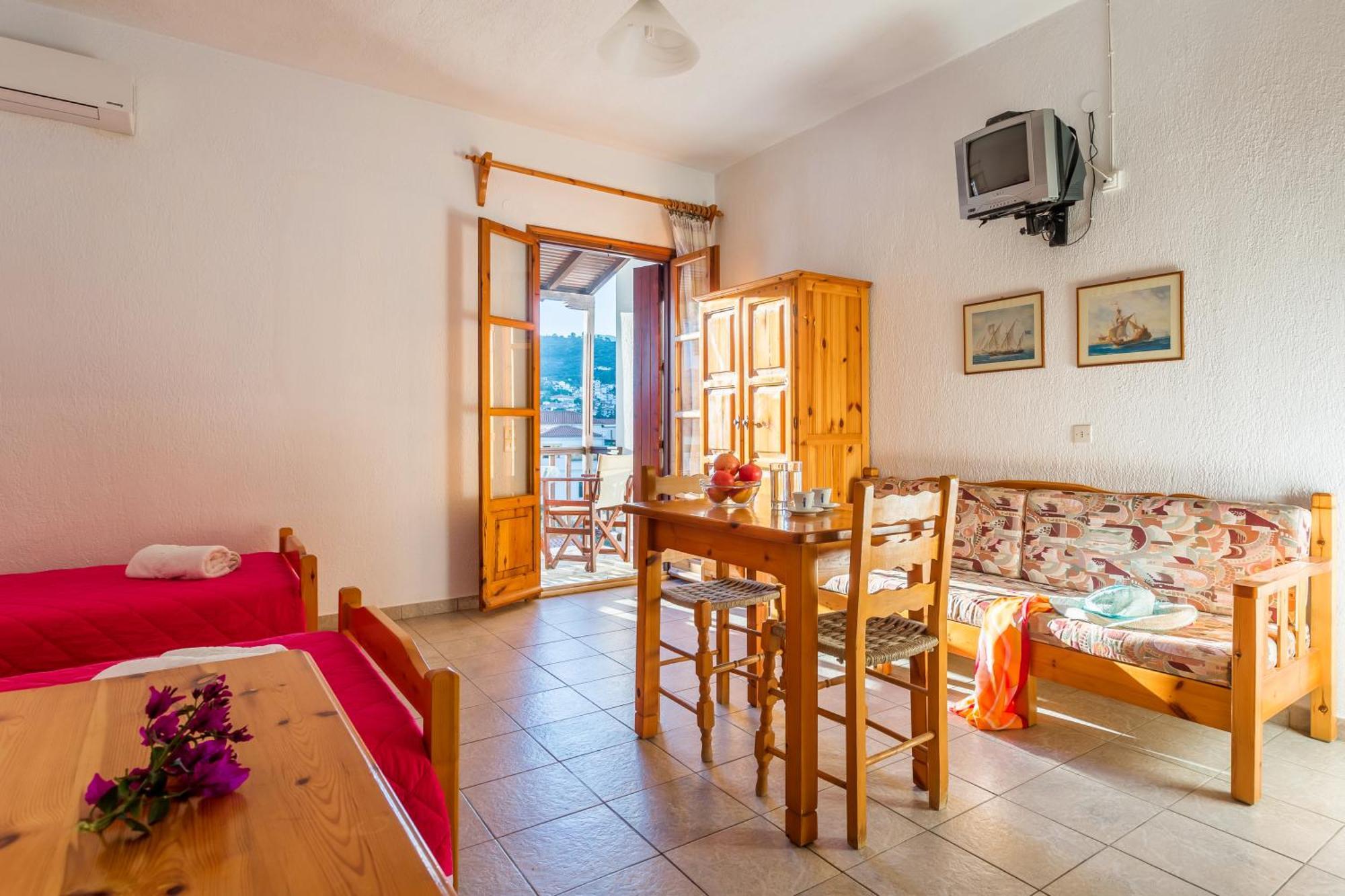 Nikolaos Studios Apartments Città di Skopelos Esterno foto