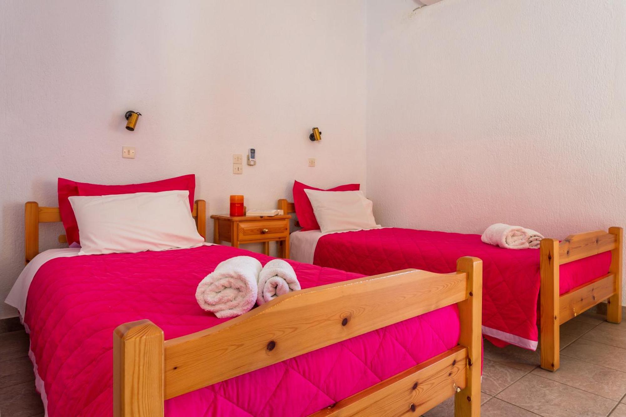 Nikolaos Studios Apartments Città di Skopelos Esterno foto