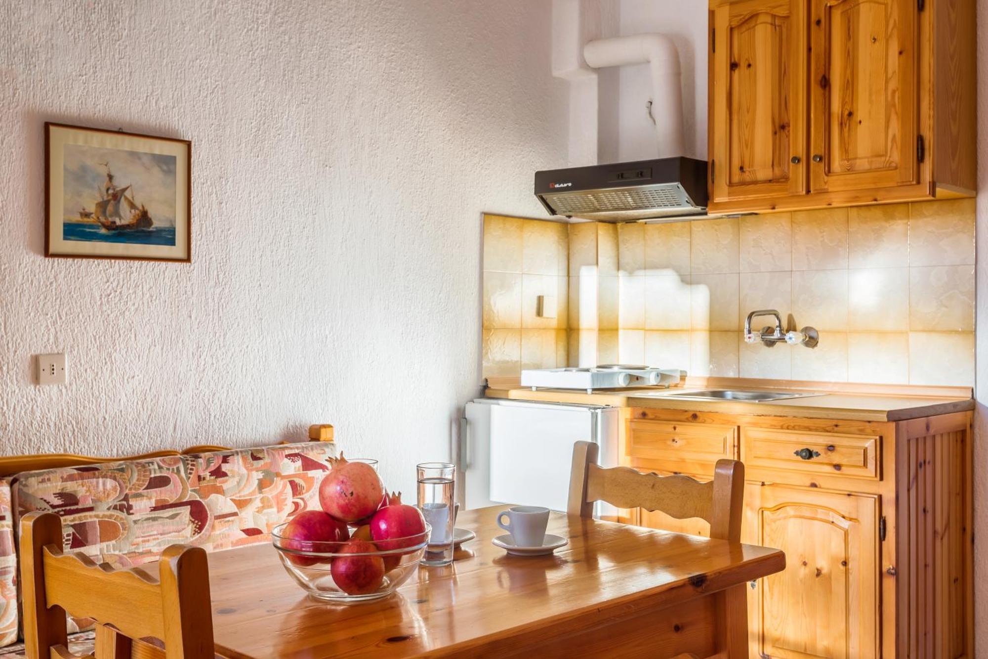 Nikolaos Studios Apartments Città di Skopelos Esterno foto