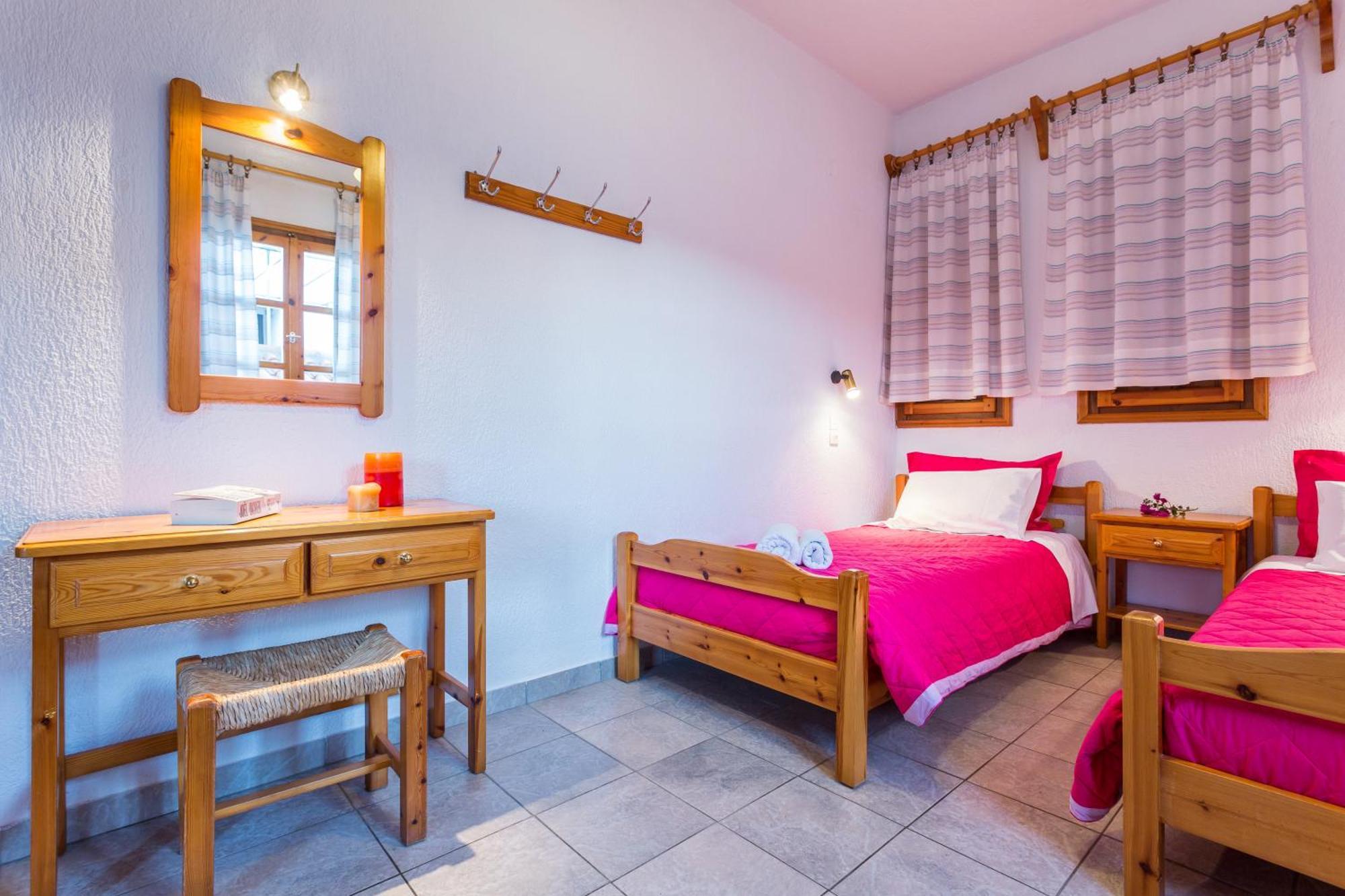 Nikolaos Studios Apartments Città di Skopelos Esterno foto