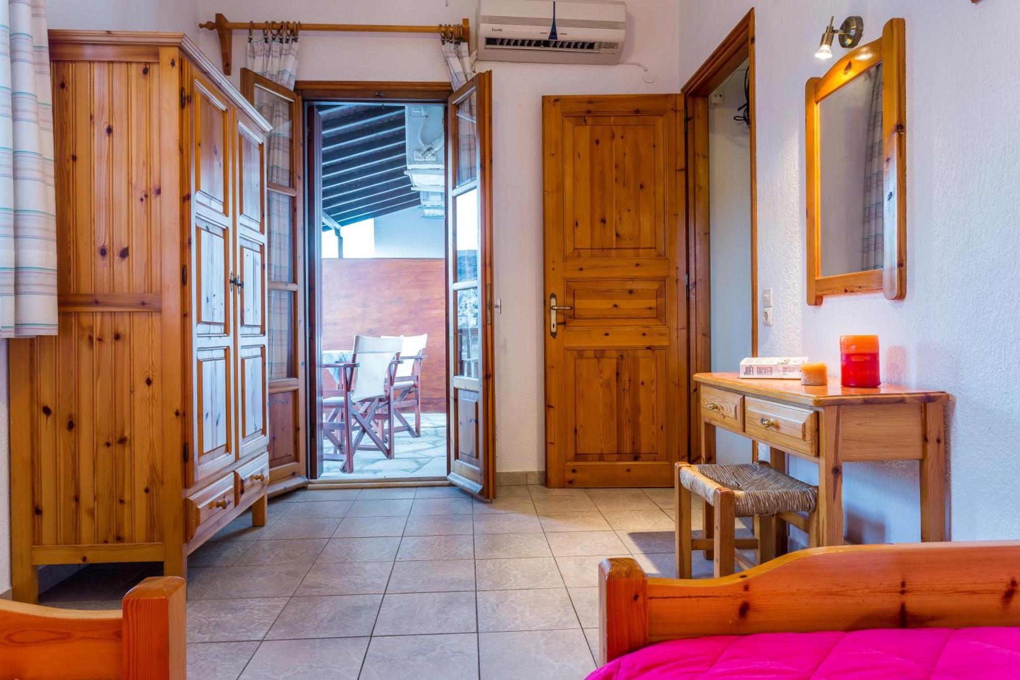 Nikolaos Studios Apartments Città di Skopelos Esterno foto