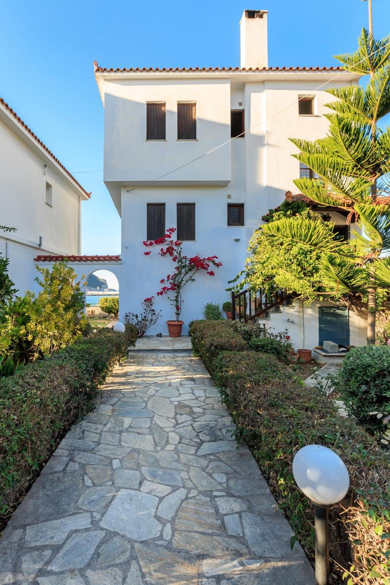 Nikolaos Studios Apartments Città di Skopelos Esterno foto