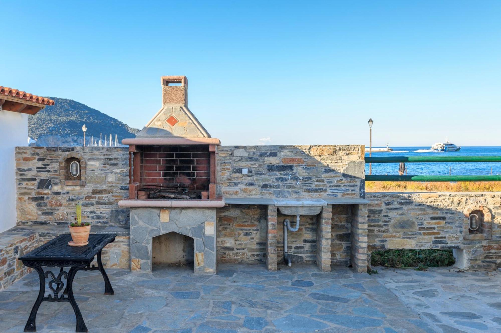 Nikolaos Studios Apartments Città di Skopelos Esterno foto