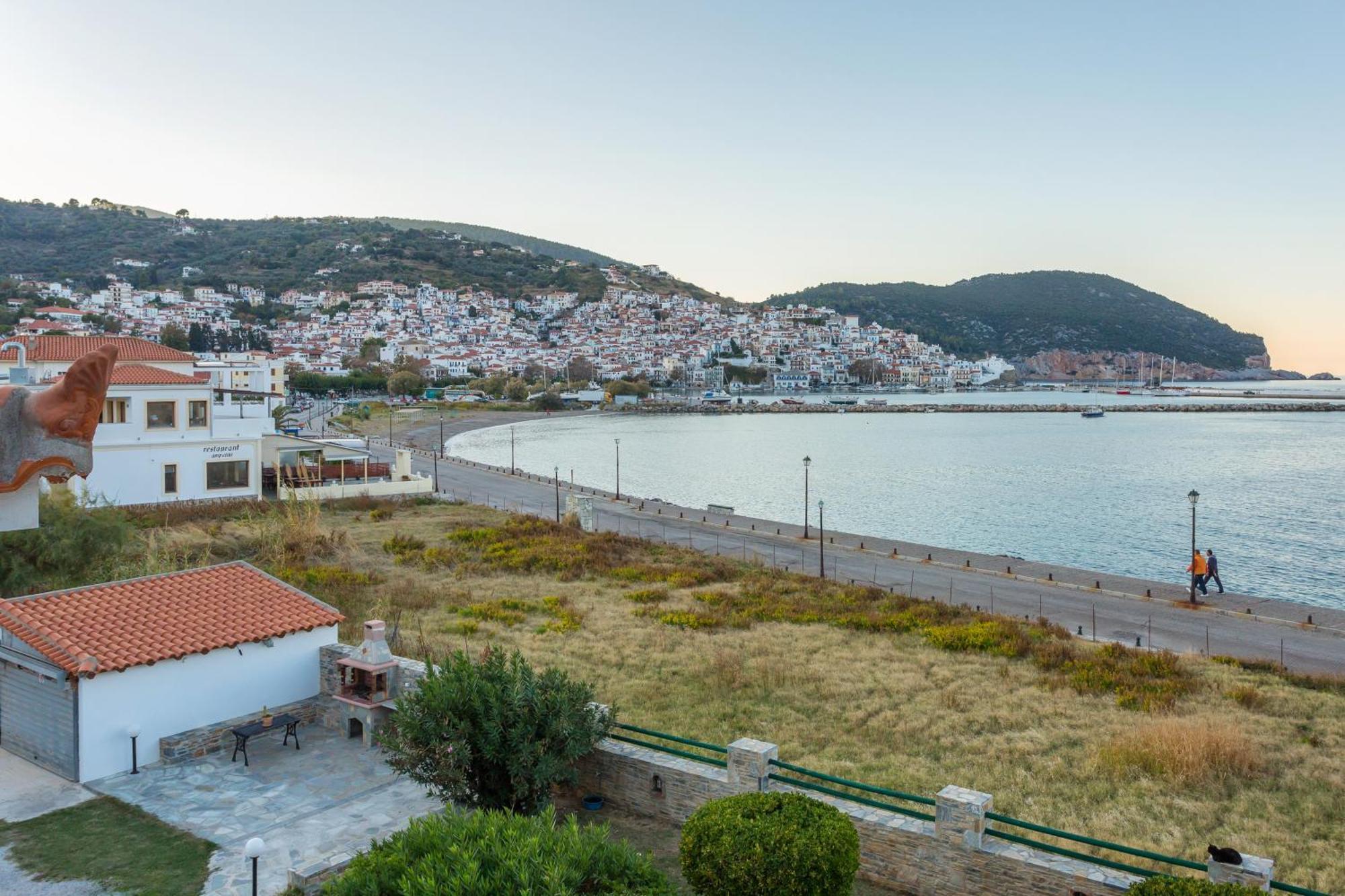 Nikolaos Studios Apartments Città di Skopelos Esterno foto