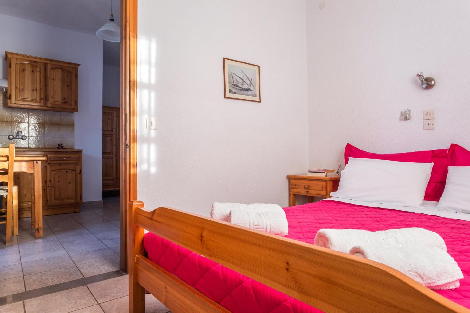 Nikolaos Studios Apartments Città di Skopelos Esterno foto