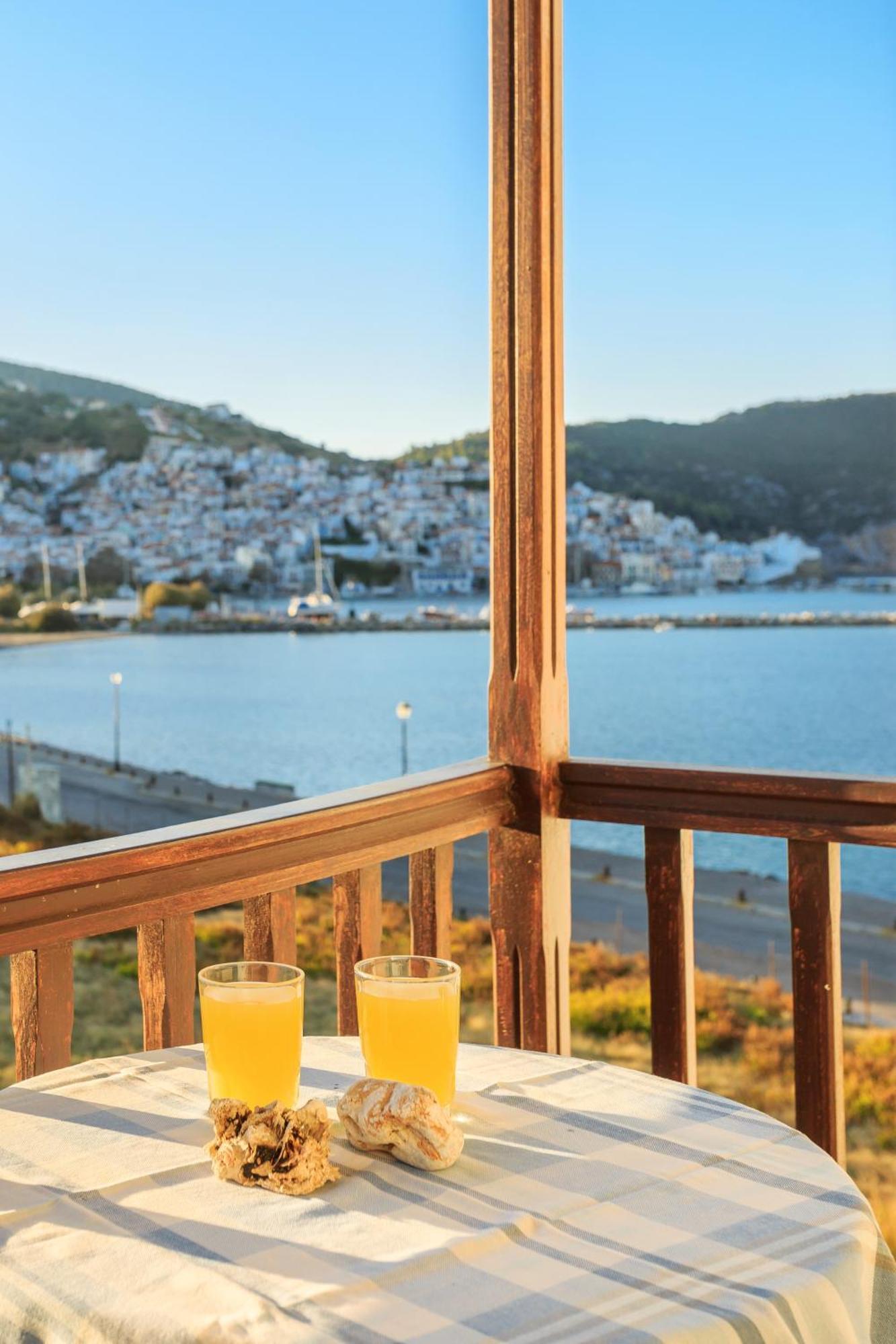 Nikolaos Studios Apartments Città di Skopelos Esterno foto