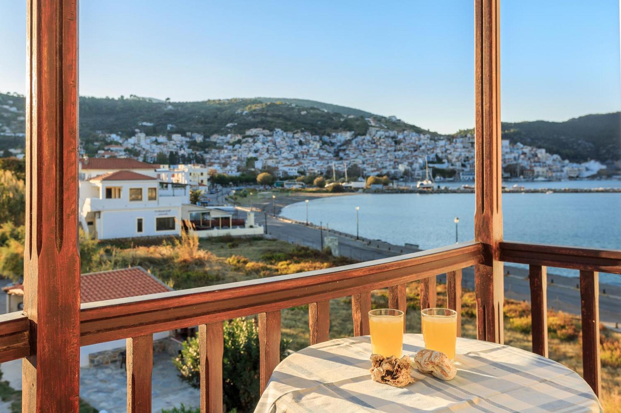 Nikolaos Studios Apartments Città di Skopelos Esterno foto