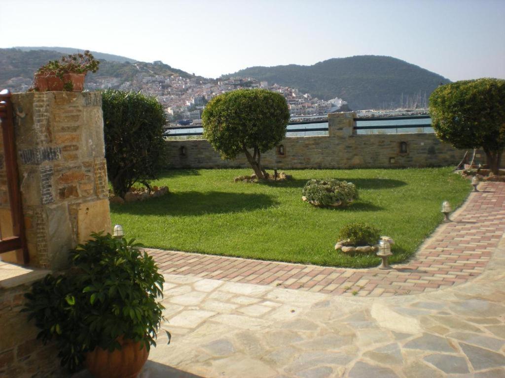 Nikolaos Studios Apartments Città di Skopelos Esterno foto