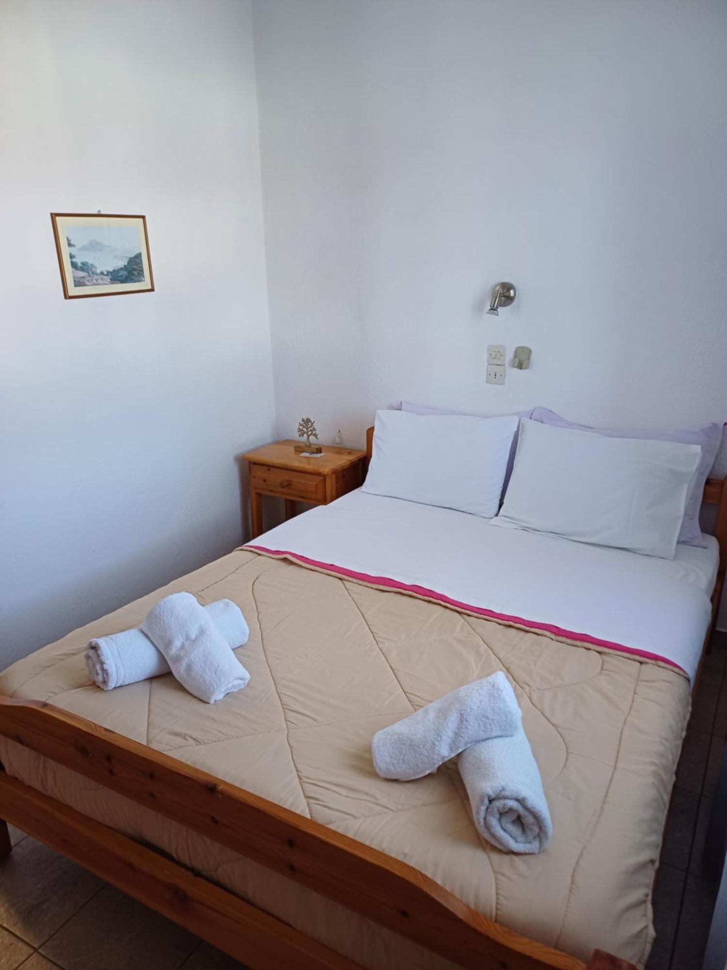 Nikolaos Studios Apartments Città di Skopelos Esterno foto