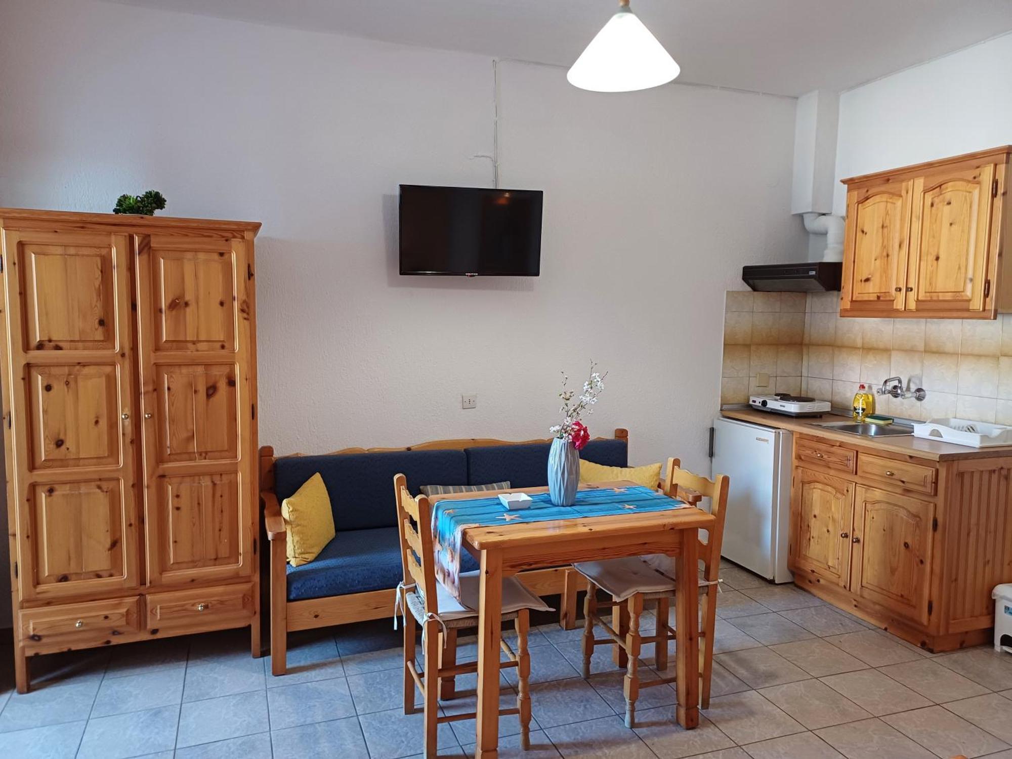 Nikolaos Studios Apartments Città di Skopelos Esterno foto