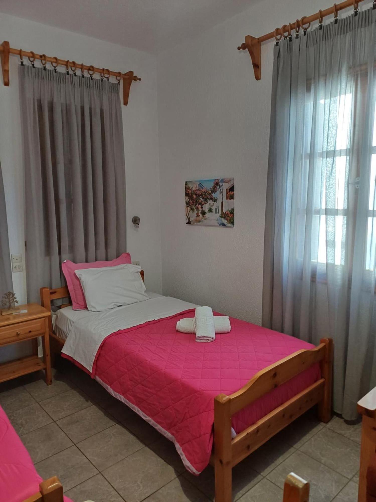 Nikolaos Studios Apartments Città di Skopelos Esterno foto