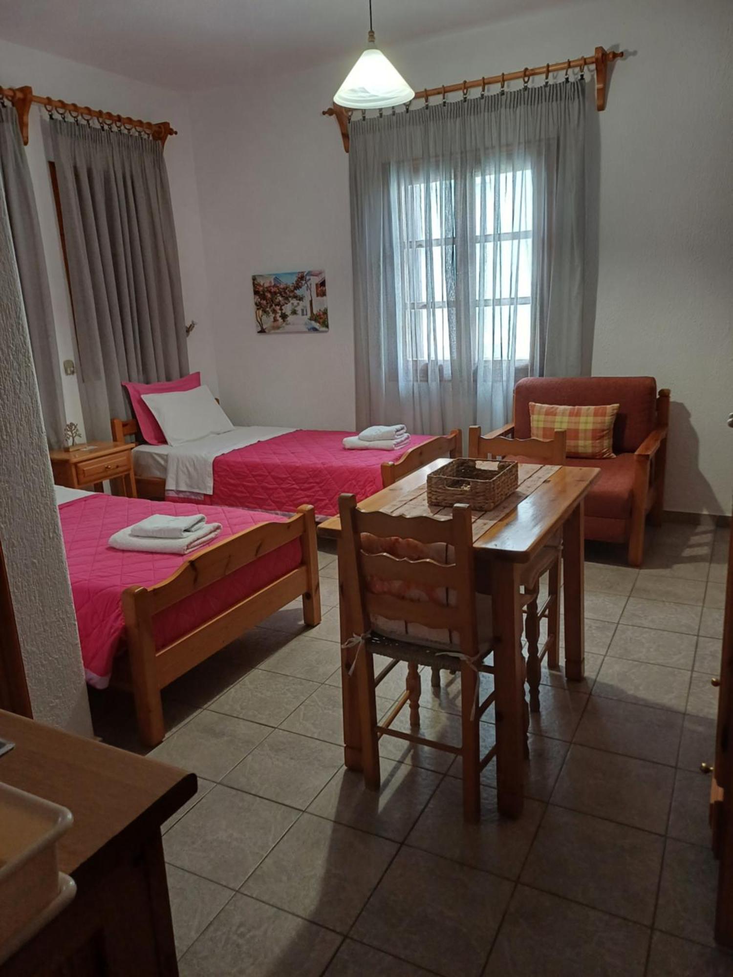 Nikolaos Studios Apartments Città di Skopelos Esterno foto