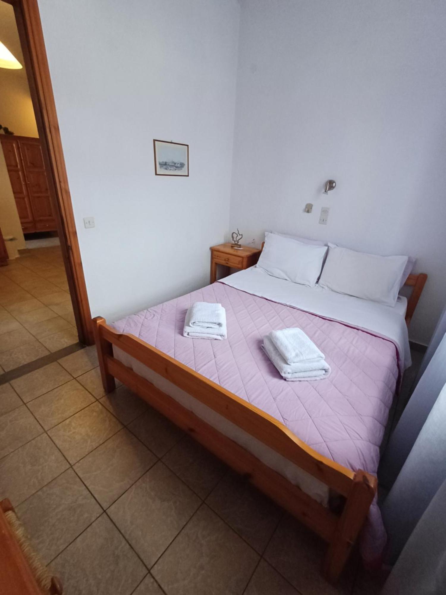 Nikolaos Studios Apartments Città di Skopelos Esterno foto
