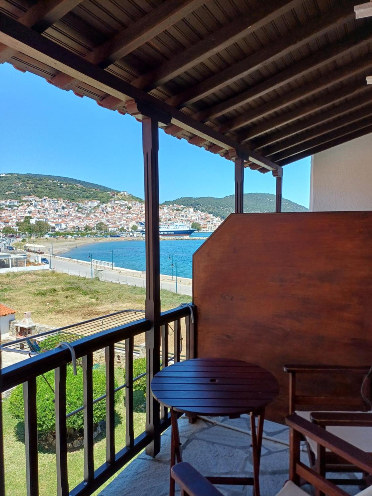 Nikolaos Studios Apartments Città di Skopelos Esterno foto
