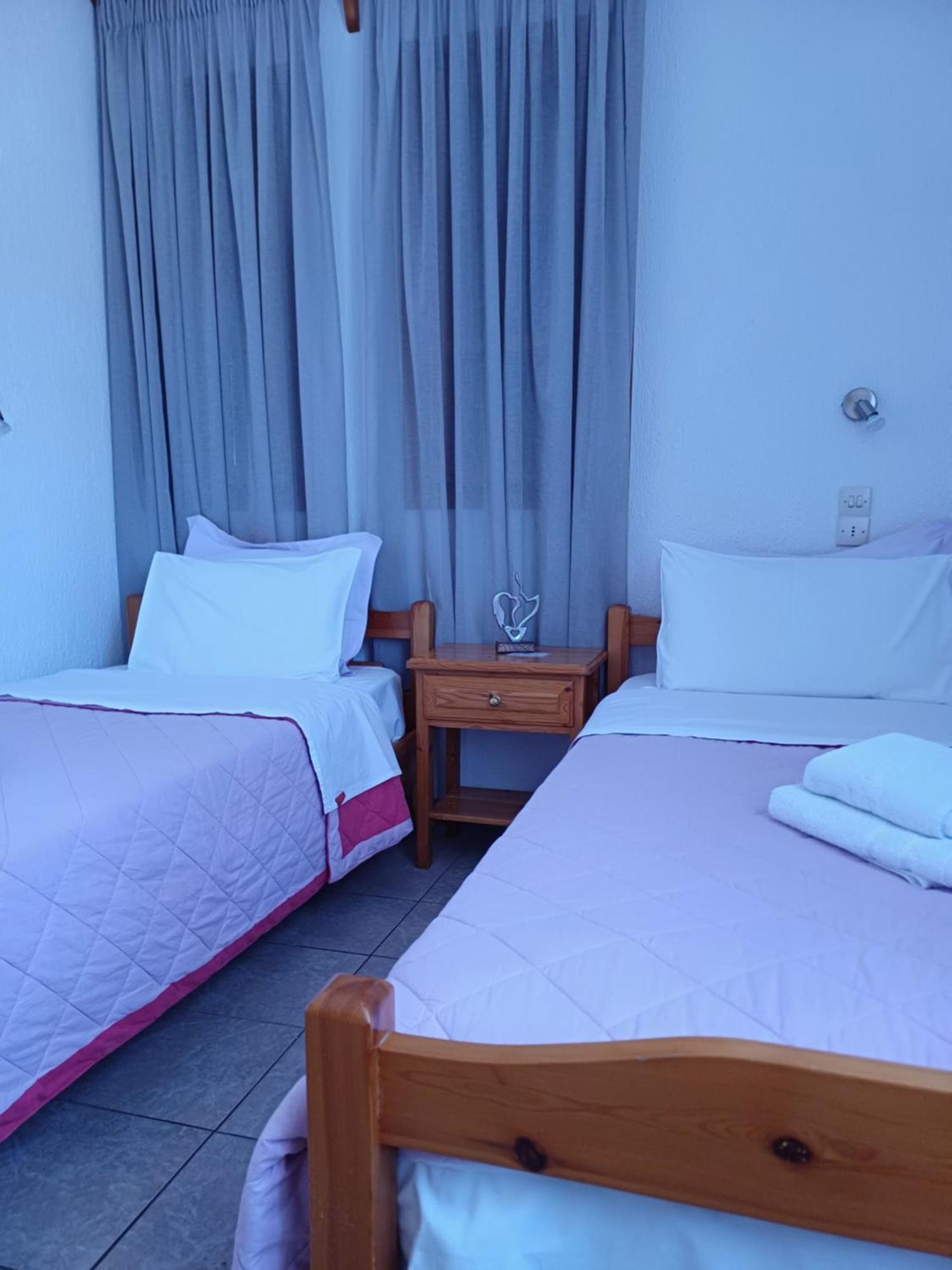 Nikolaos Studios Apartments Città di Skopelos Esterno foto