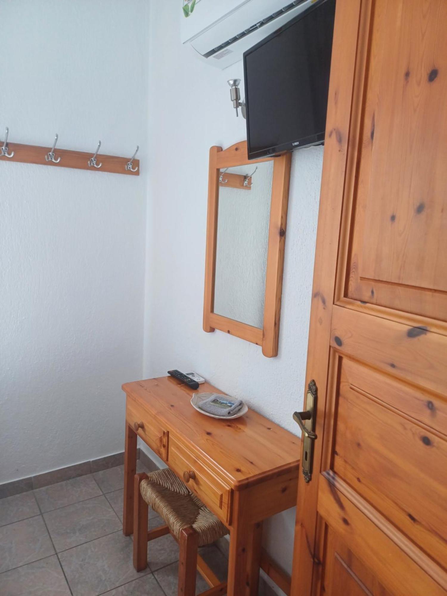 Nikolaos Studios Apartments Città di Skopelos Esterno foto
