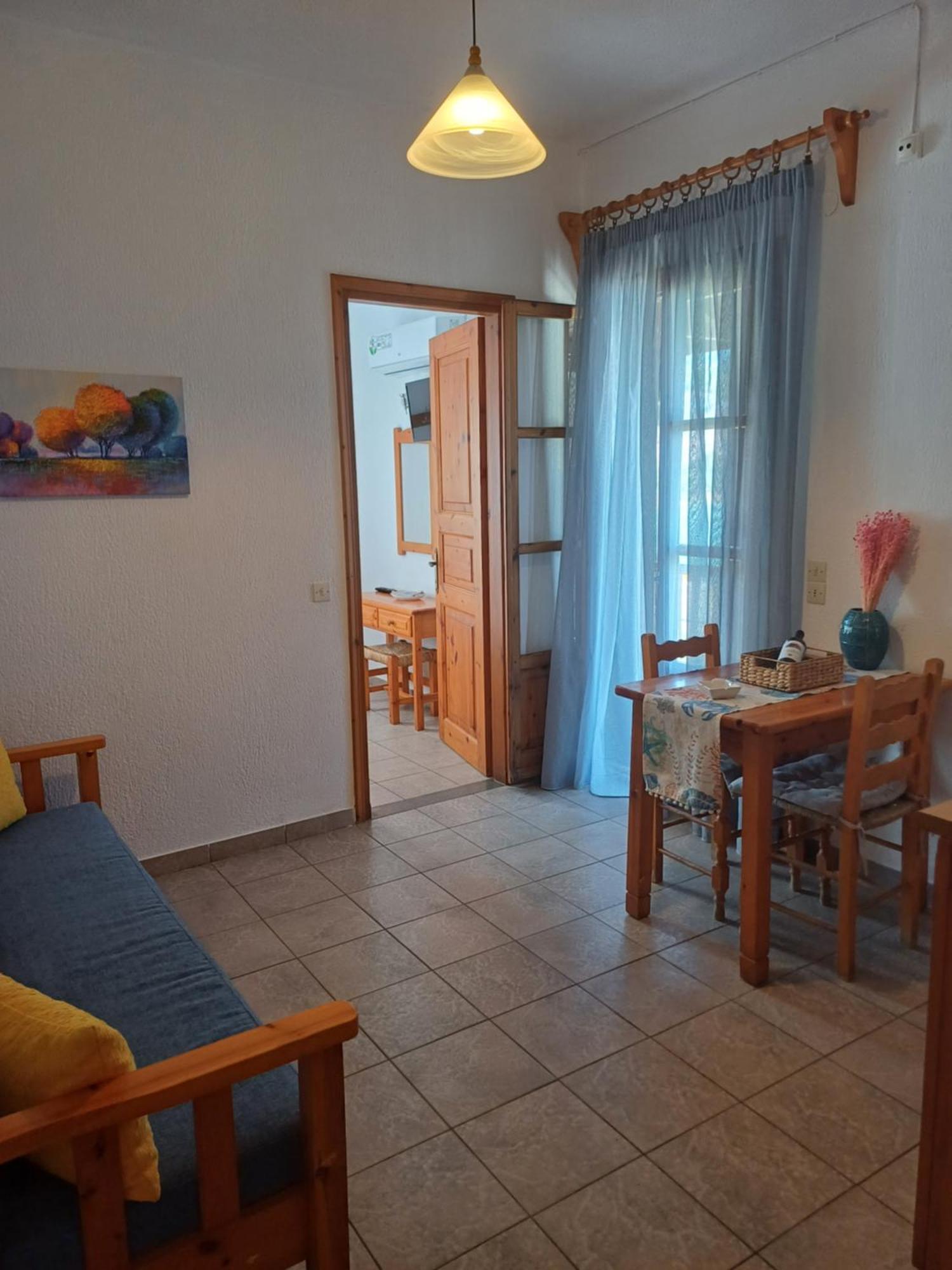 Nikolaos Studios Apartments Città di Skopelos Esterno foto