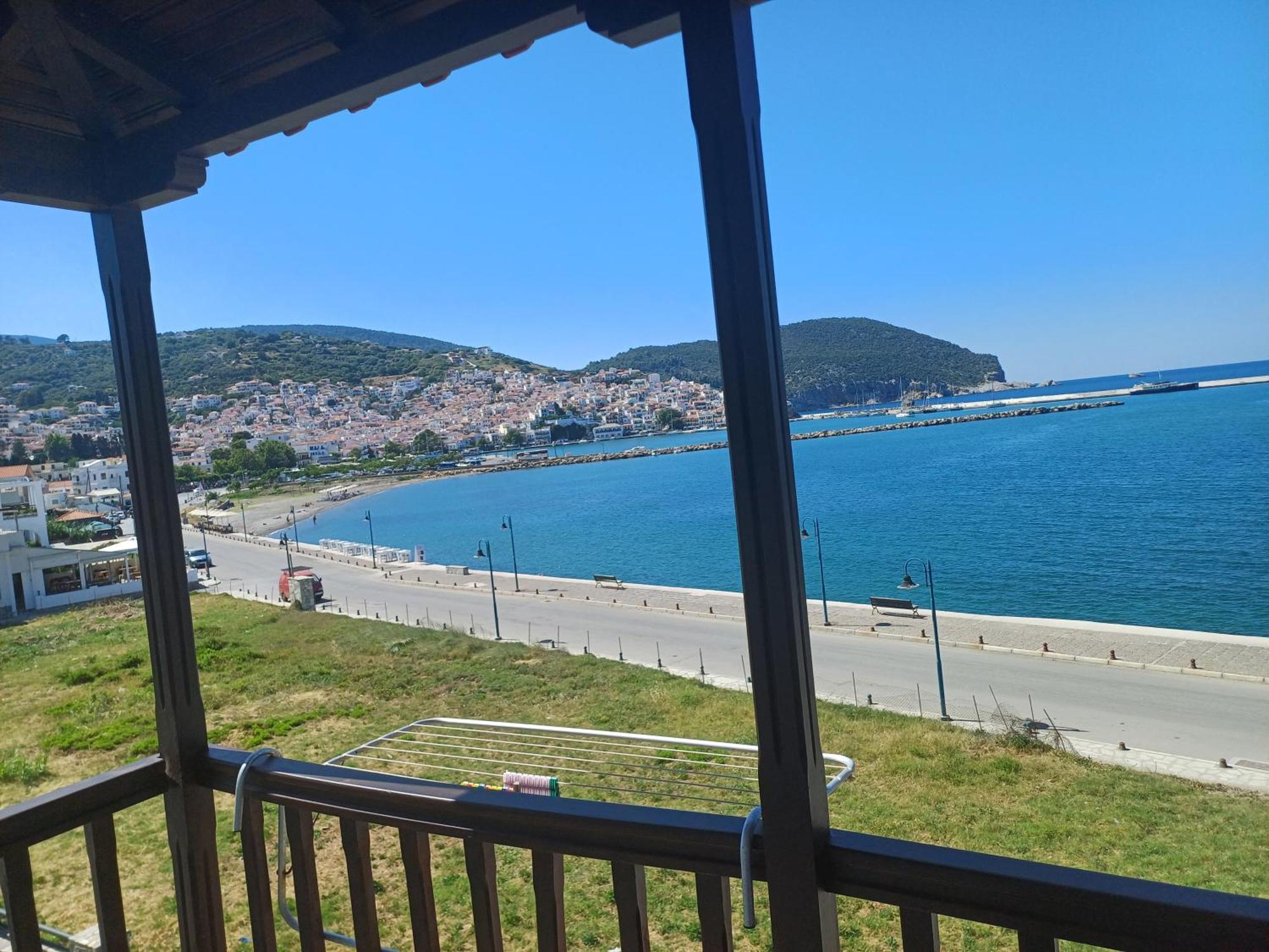 Nikolaos Studios Apartments Città di Skopelos Esterno foto