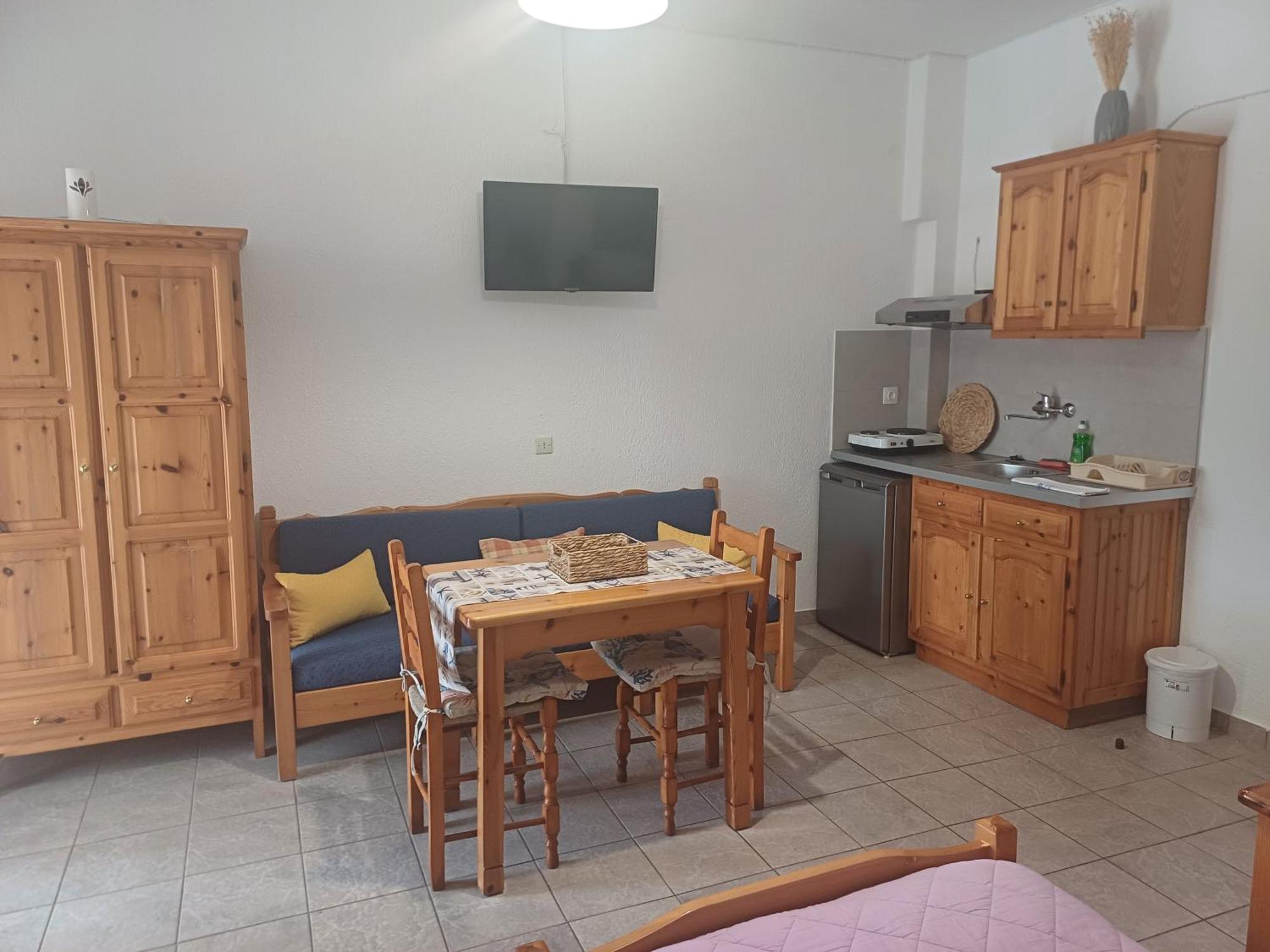 Nikolaos Studios Apartments Città di Skopelos Esterno foto