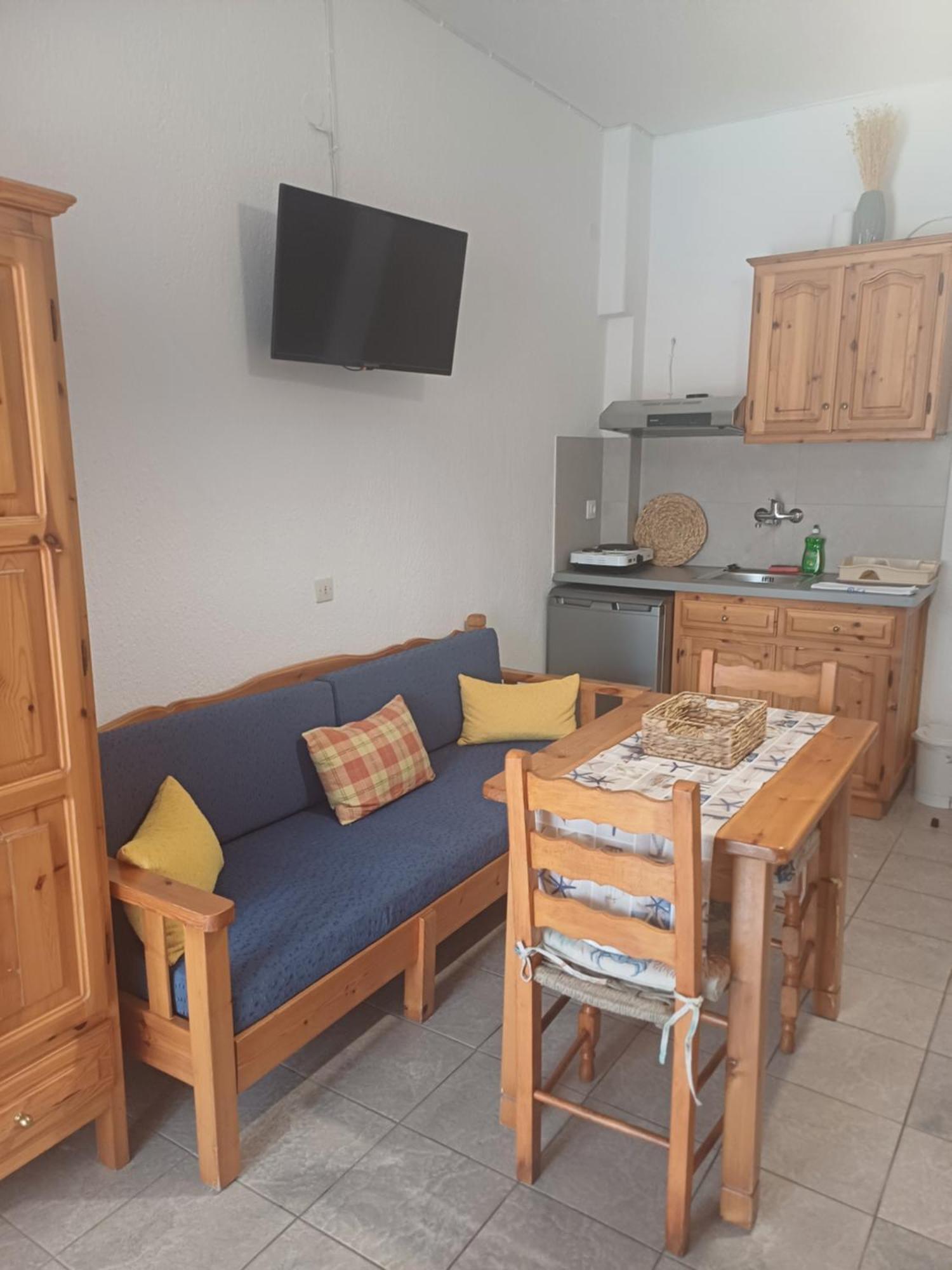 Nikolaos Studios Apartments Città di Skopelos Esterno foto